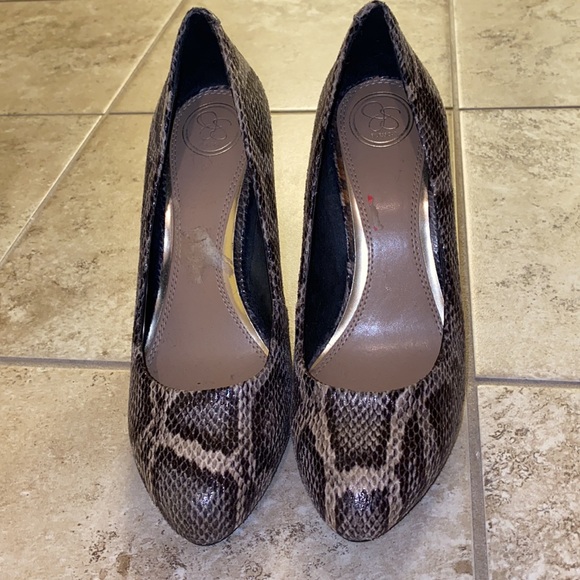 Two heels - Picture 4 of 6